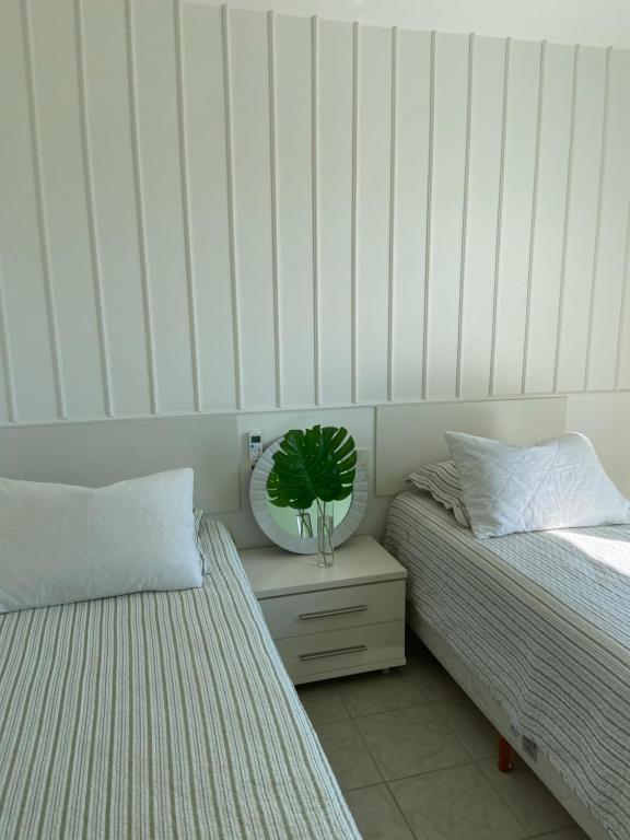  Casa Super Charmosa em Condomínio na Praia