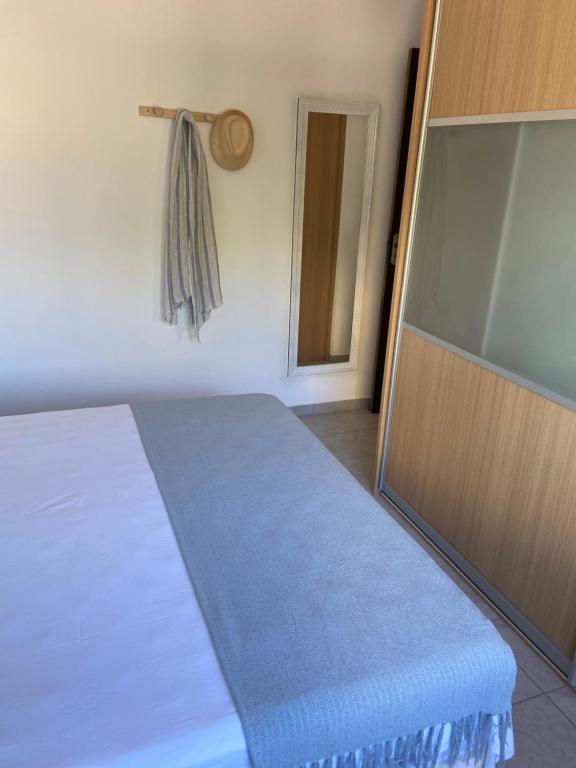  Casa Super Charmosa em Condomínio na Praia