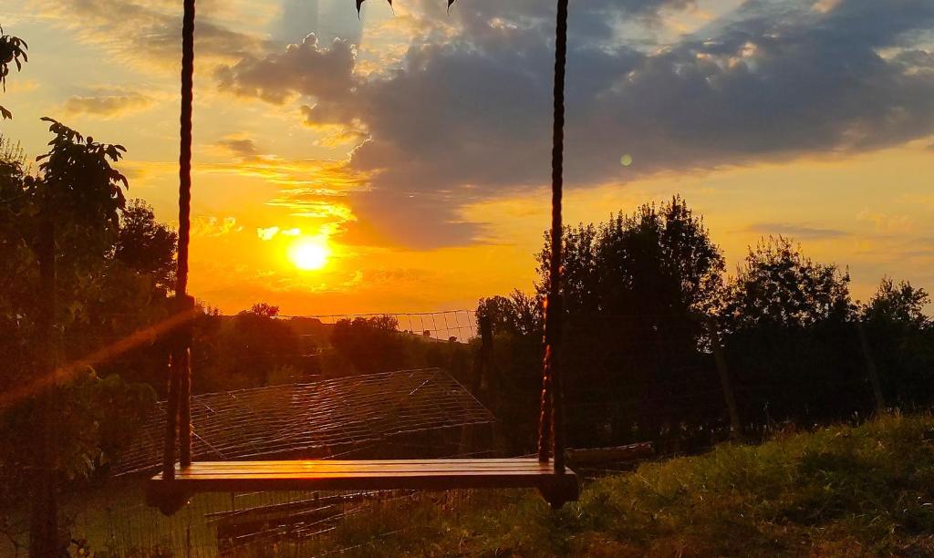 Východ nebo západ slunce při pohledu z luxury tent nebo okolí