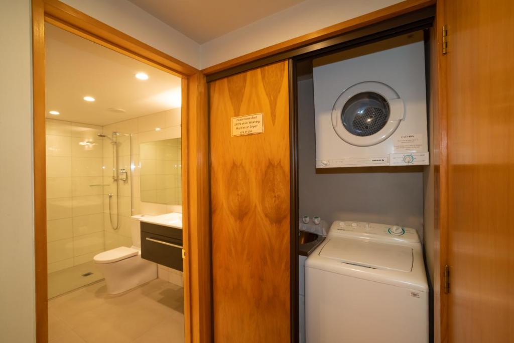 Cranbury Court Apartments - Two Bedroom Apartment With Balcony