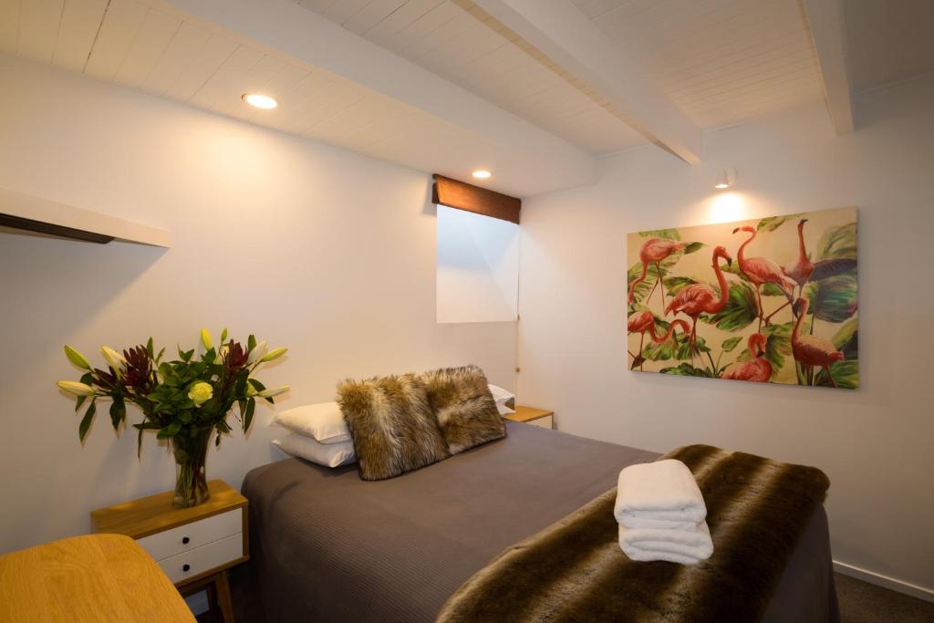 Cranbury Court Apartments - Two-Bedroom Apartment With Courtyard View