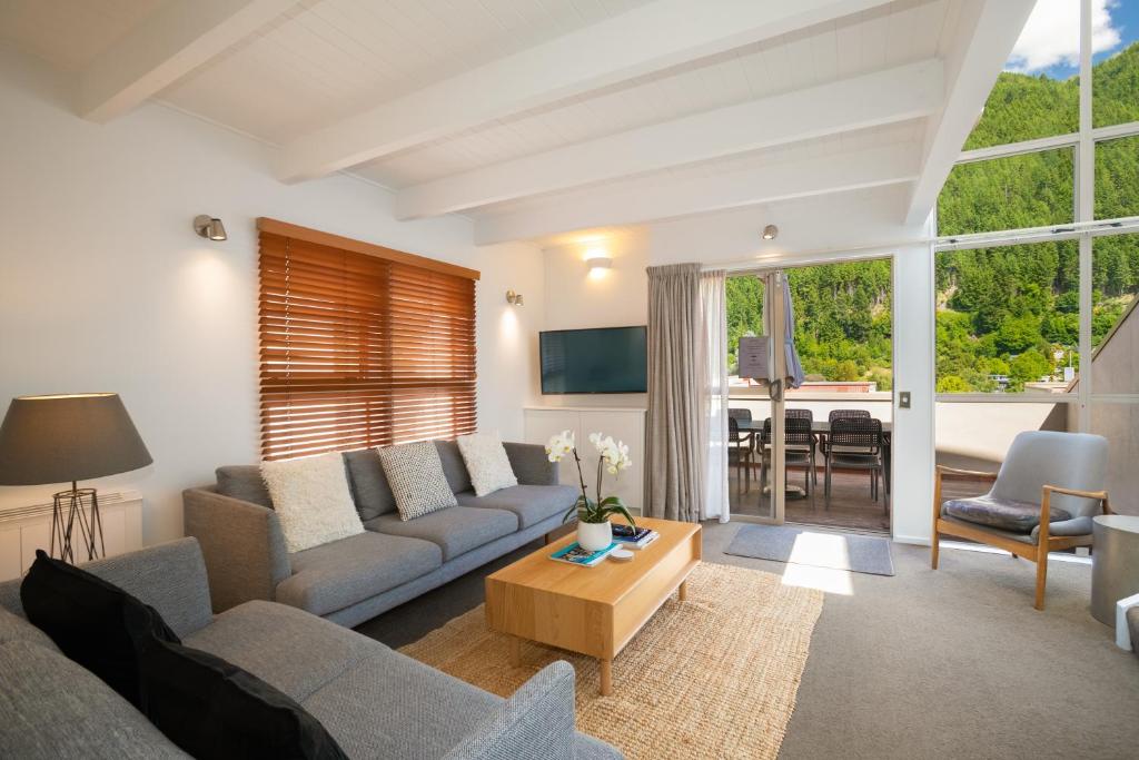 Cranbury Court Apartments - Three-Bedroom Apartment With Two Bathrooms