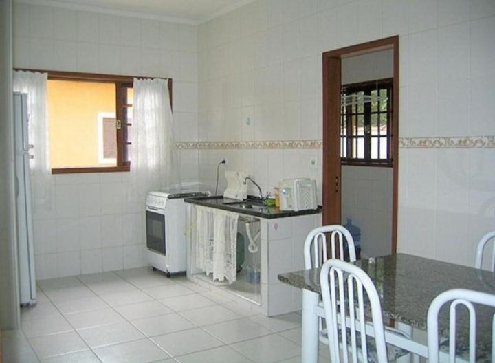  Casa de praia com piscina e churrasqueira