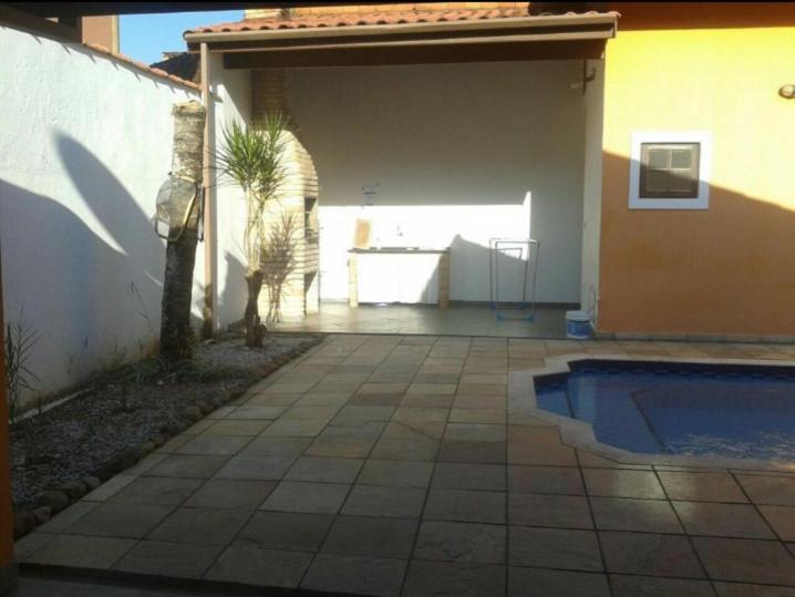  Casa de praia com piscina e churrasqueira