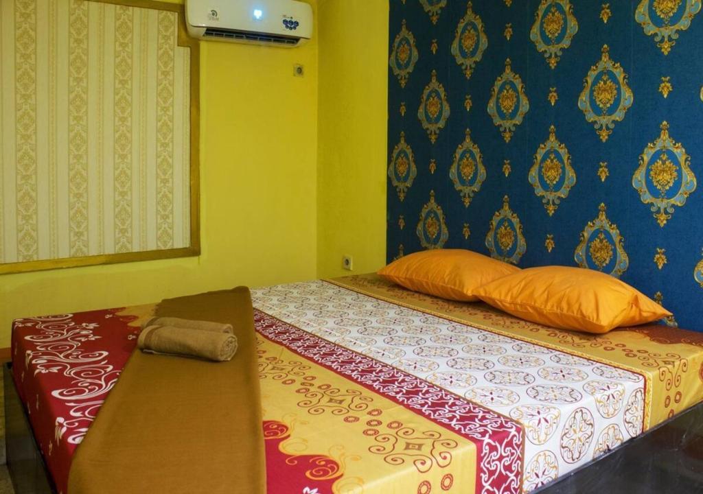 Postel nebo postele na pokoji v ubytování New Priok Indah Syariah Hotel