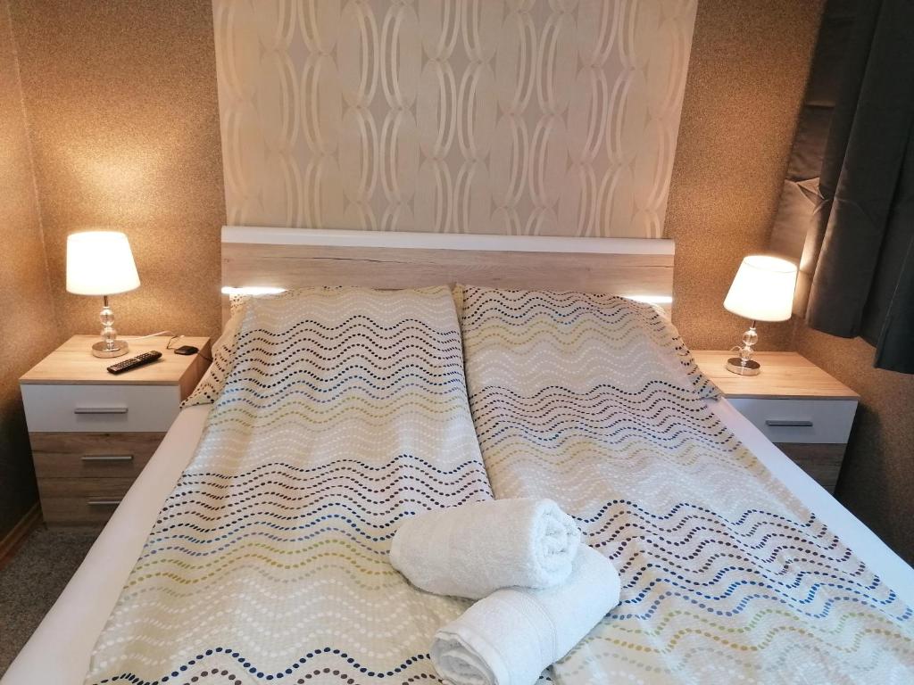 Postel nebo postele na pokoji v ubytování Pacsirta Apartman