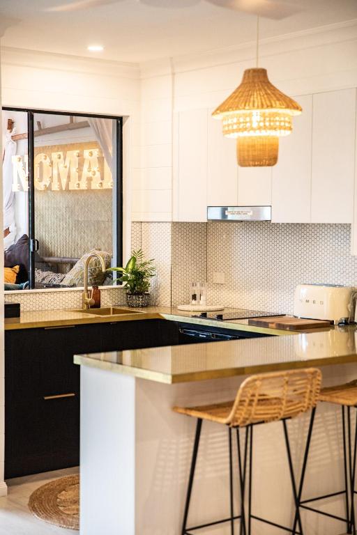 Kuchyň nebo kuchyňský kout v ubytování NOMAD - Luxe apartment
