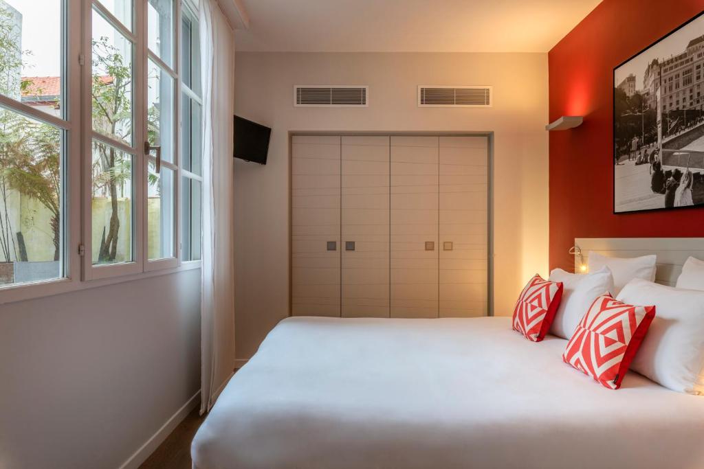 Postel nebo postele na pokoji v ubytování Hotel Villa Koegui Biarritz