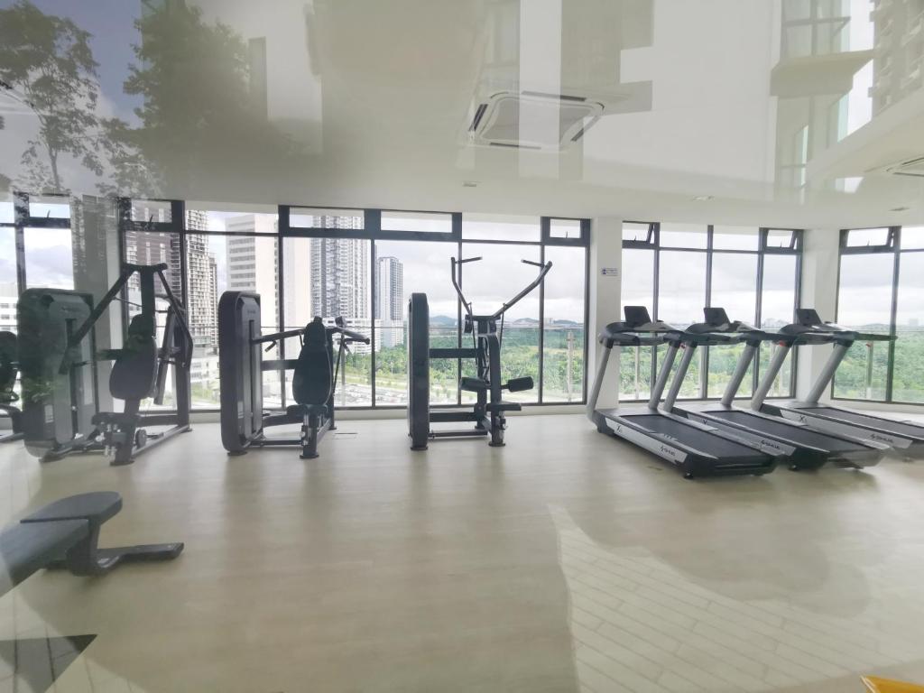 Fitness centrum a/nebo fitness zařízení v ubytování The Elysia Park Residence by Home Owner