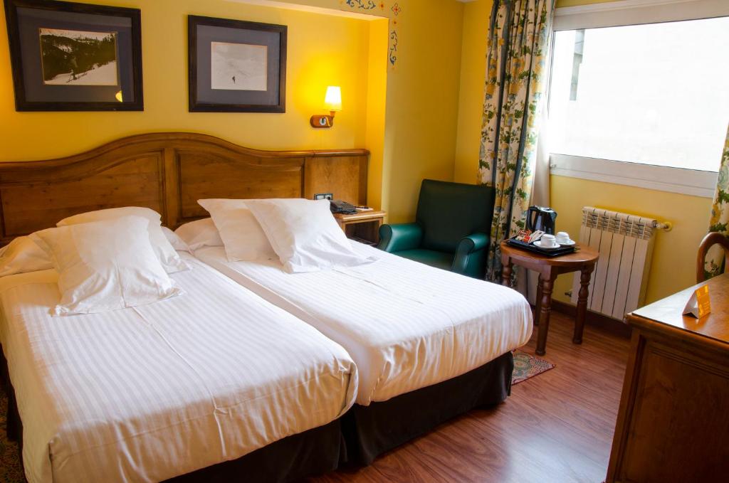 Postel nebo postele na pokoji v ubytování Ski Plaza Hotel & Wellness