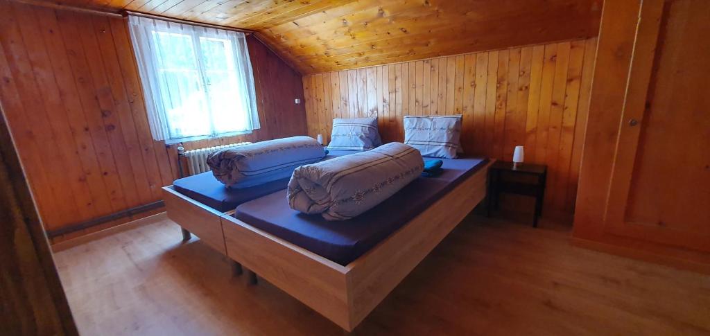 Postel nebo postele na pokoji v ubytování Hotel Alpenblick Muotathal