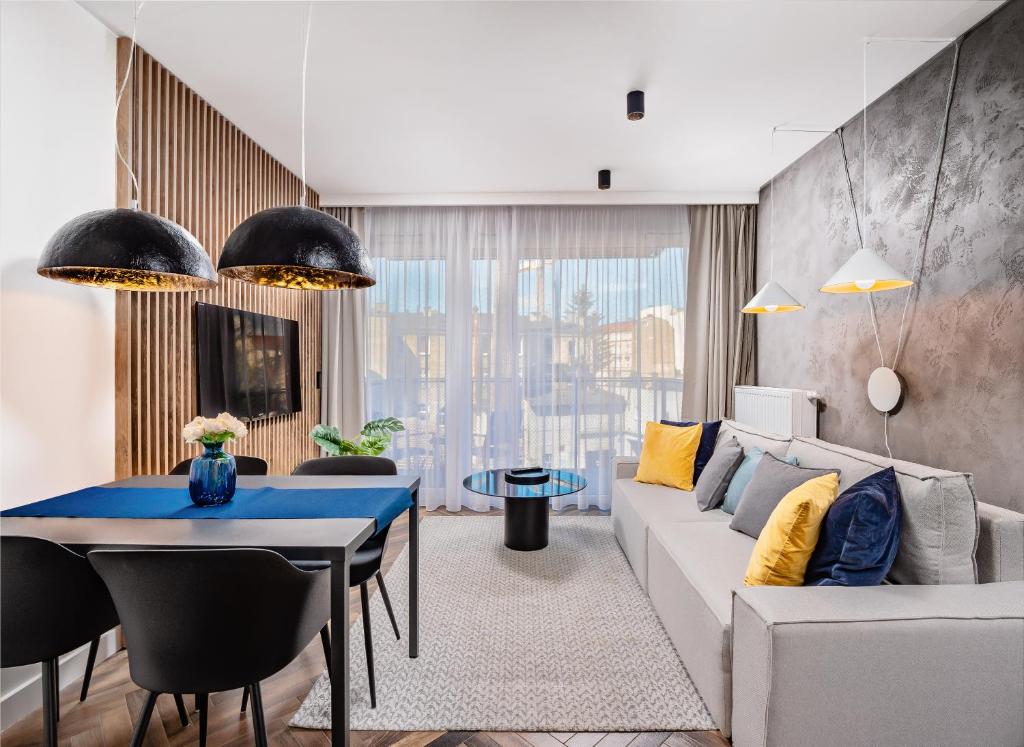 Posedenie v ubytovaní Apartamenty Homely Place Koziołki - Stary Rynek - Parking