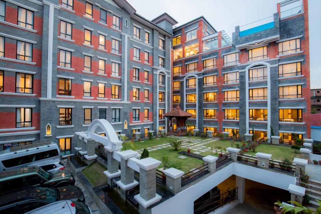 vista aerea sul cortile di un edificio di Landmark Pokhara a Pokhara