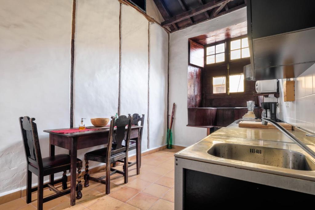 Kuchyň nebo kuchyňský kout v ubytování Casa Tradicional Canaria - I
