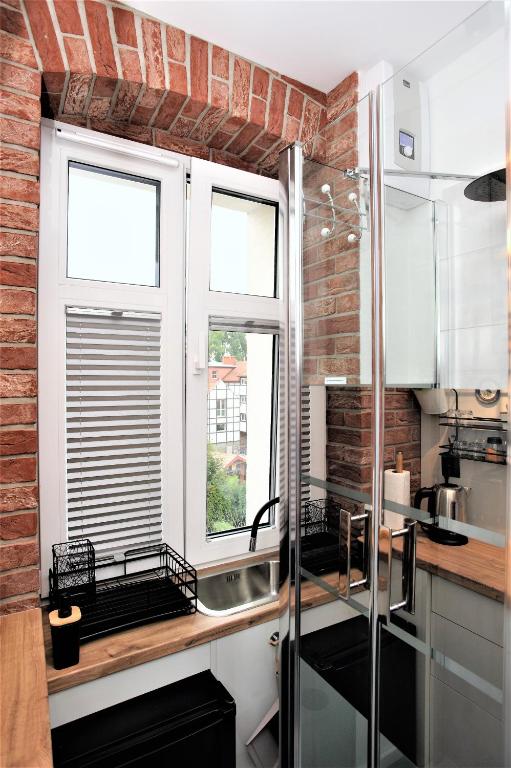 Kuchyňa alebo kuchynka v ubytovaní Mikro Apartament Solo na Starówce 8m2