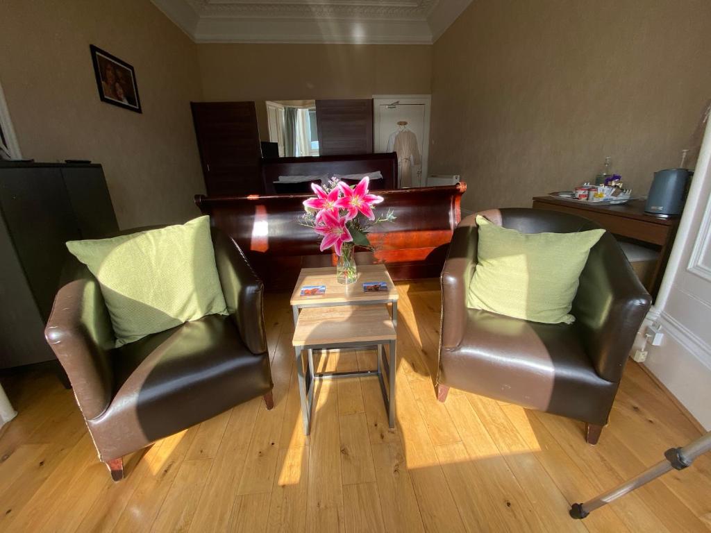 Posezení v ubytování Ardmor Guest House