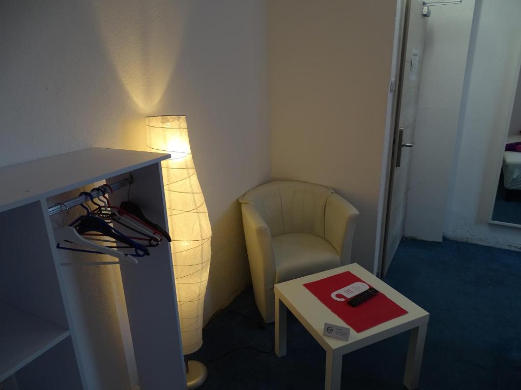 Gästehaus Uezel - Single Room With Bathroom