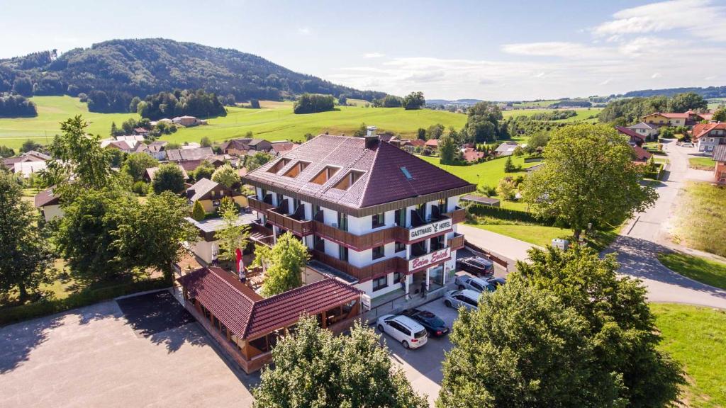 an aerial view of a large house with cars parked in front at Gasthaus Hotel Beim Erich in Oberhofen am Irrsee