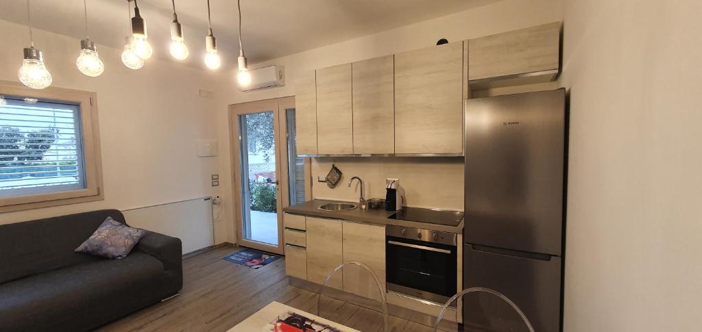 Kuchyňa alebo kuchynka v ubytovaní La Casetta tra Sassi e Ulivi B&B