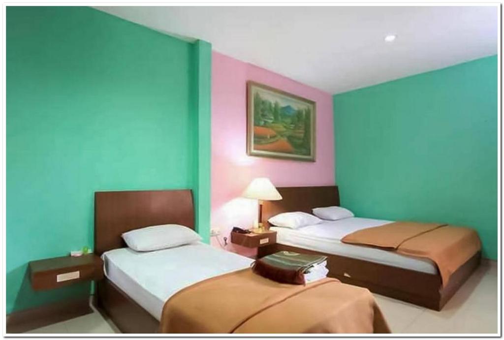 The Nancy's Homestay Pekanbaru Mitra RedDoorz - Habitación Gemela De Lujo