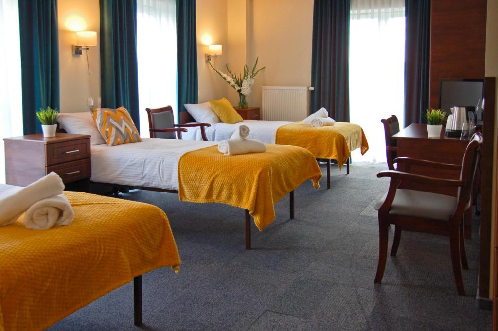 Posteľ alebo postele v izbe v ubytovaní Hotel Przy Solankach
