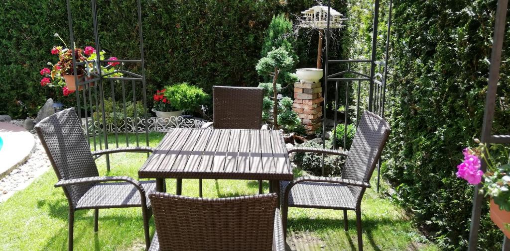 Ogród w obiekcie Apartmány u Jiroušů