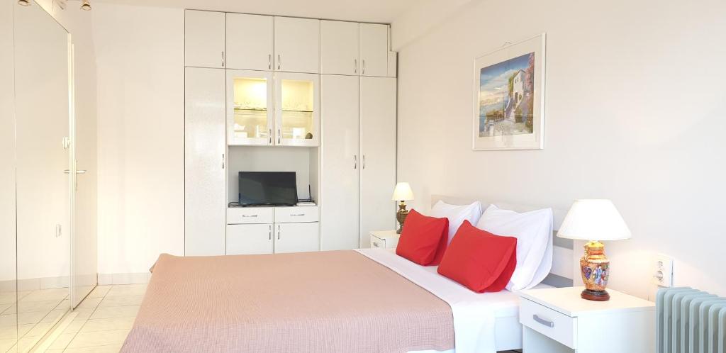 The White Apartment - Housity