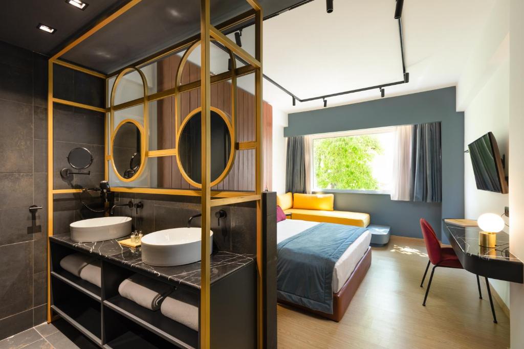 Postel nebo postele na pokoji v ubytování Colors Hotel Athens