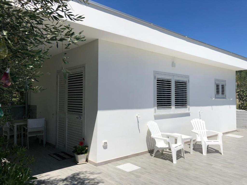 Balkón alebo terasa v ubytovaní La Casetta tra Sassi e Ulivi B&B