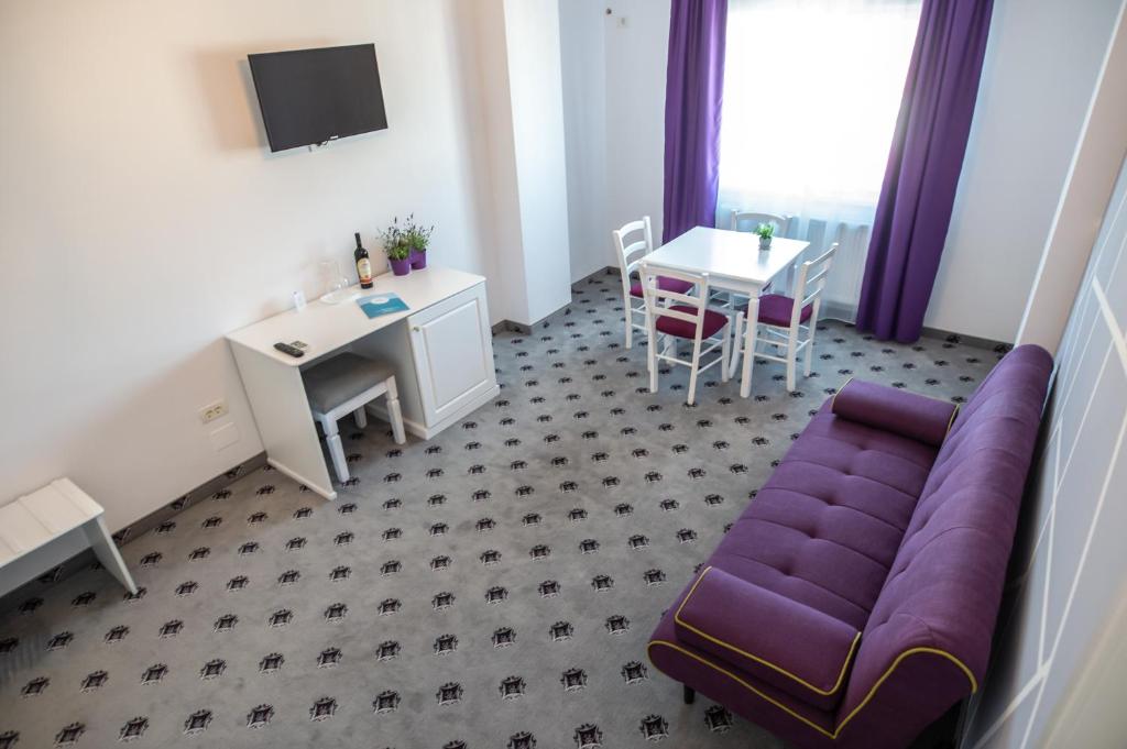 TV a/nebo společenská místnost v ubytování Hotel Tadora