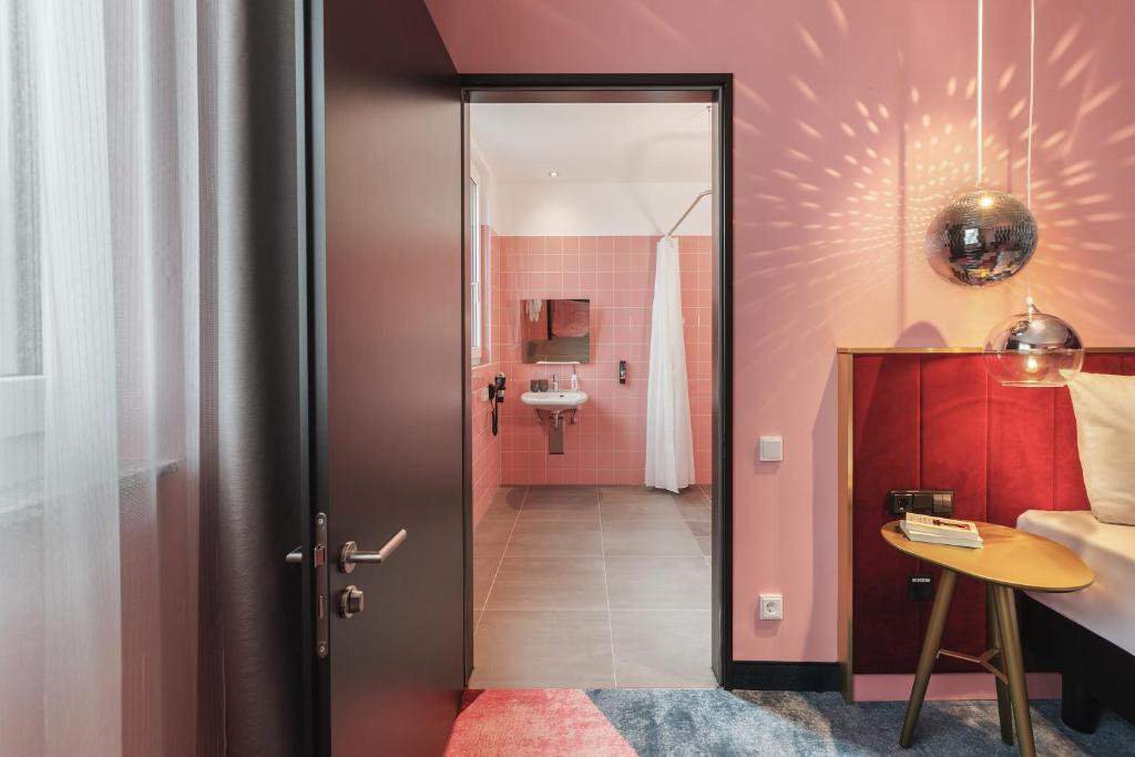 Holiday Inn - the niu, Loco Munich North by IHG - Resim 17