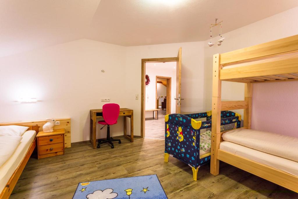 Postel nebo postele na pokoji v ubytování Allgäu-Hotel-Elbsee
