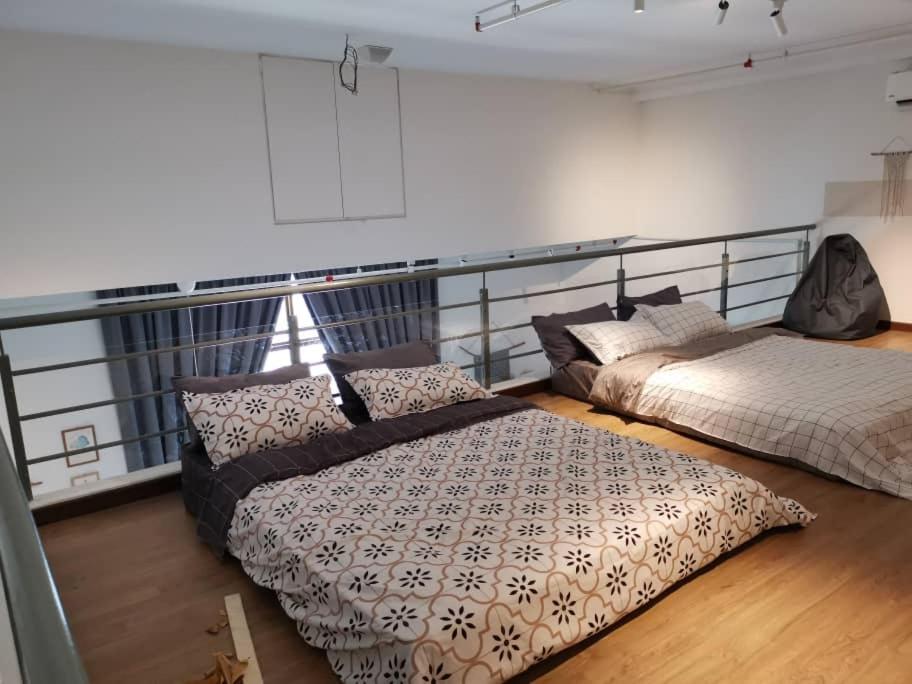 Katil atau katil-katil dalam bilik di Pinnacle Duplex@6Pax-5m Walk to Paradigm Mall+WIFI