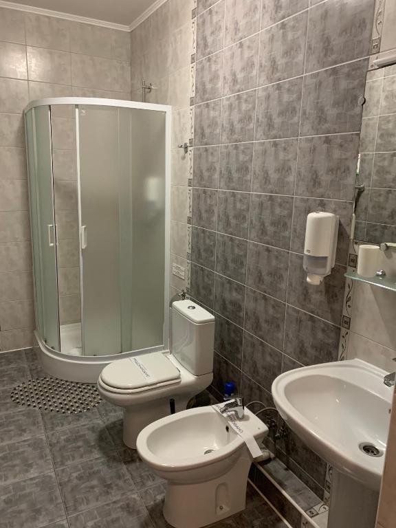 Hotel Dobrodiy - Doppelzimmer Mit Zwei Doppelbetten