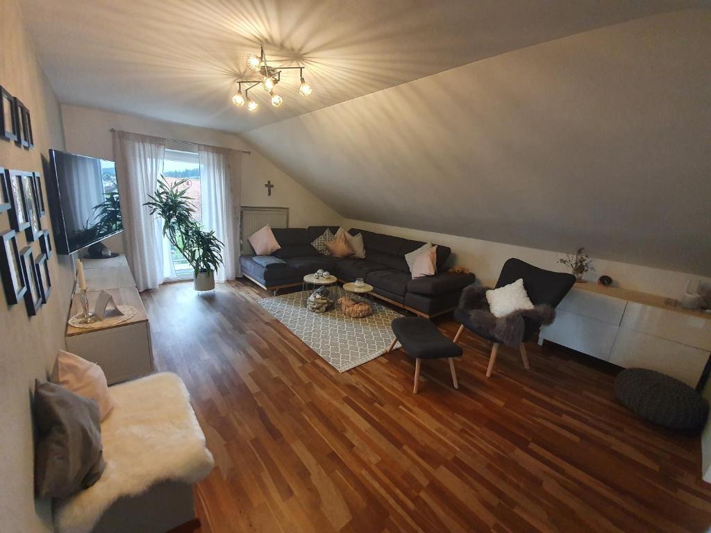 an overhead view of a living room with a couch and chairs at Haus Heidi in Freyung