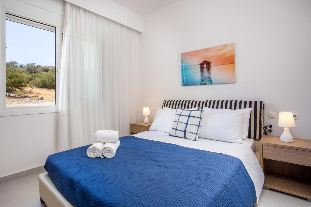 Postel nebo postele na pokoji v ubytování Kalathos Sea View House