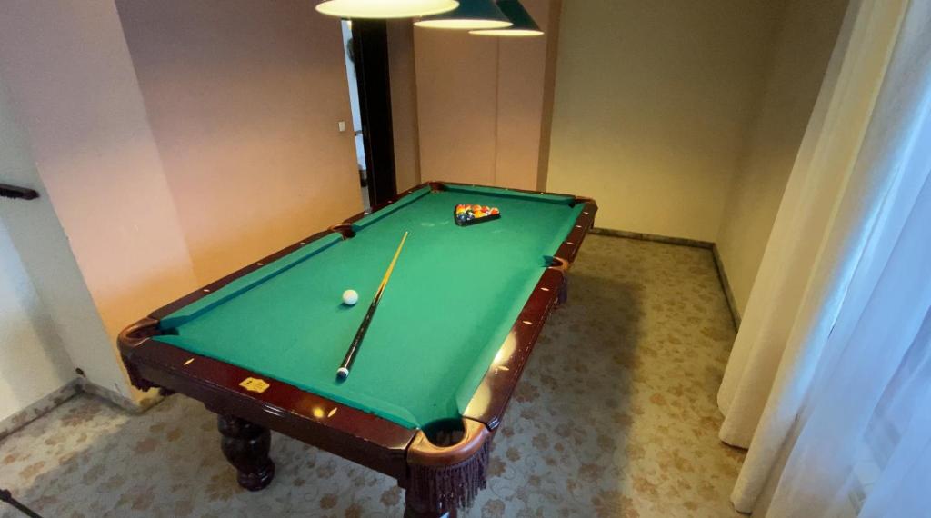Biliár nebo kulečník v ubytování Aneli Hotel