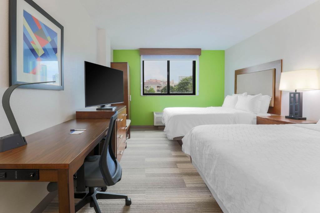 Holiday Inn Express Hotel & Suites Fort Worth Downtown, an IHG Hotel - 