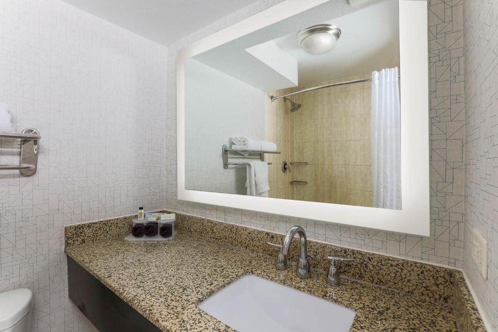 Holiday Inn Express Hotel & Suites Fort Worth Downtown, an IHG Hotel - Standaard Kamer Met Twee Queen Bedden