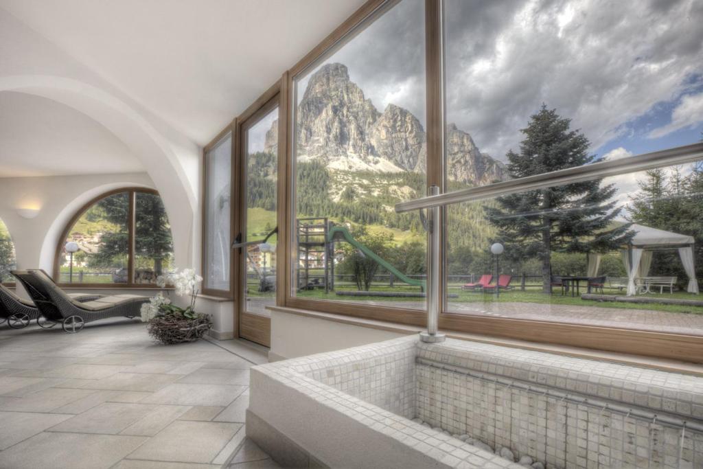 Nespecifikovaný výhled na hory nebo výhled na hory při pohledu z hotelu