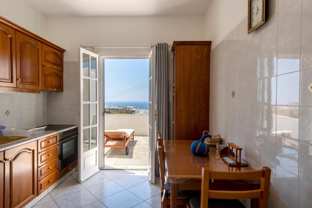 A kitchen or kitchenette at Panoramic View House