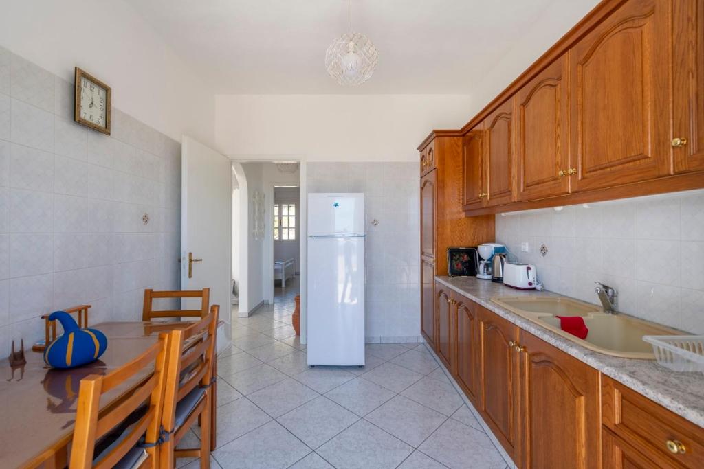 A kitchen or kitchenette at Panoramic View House