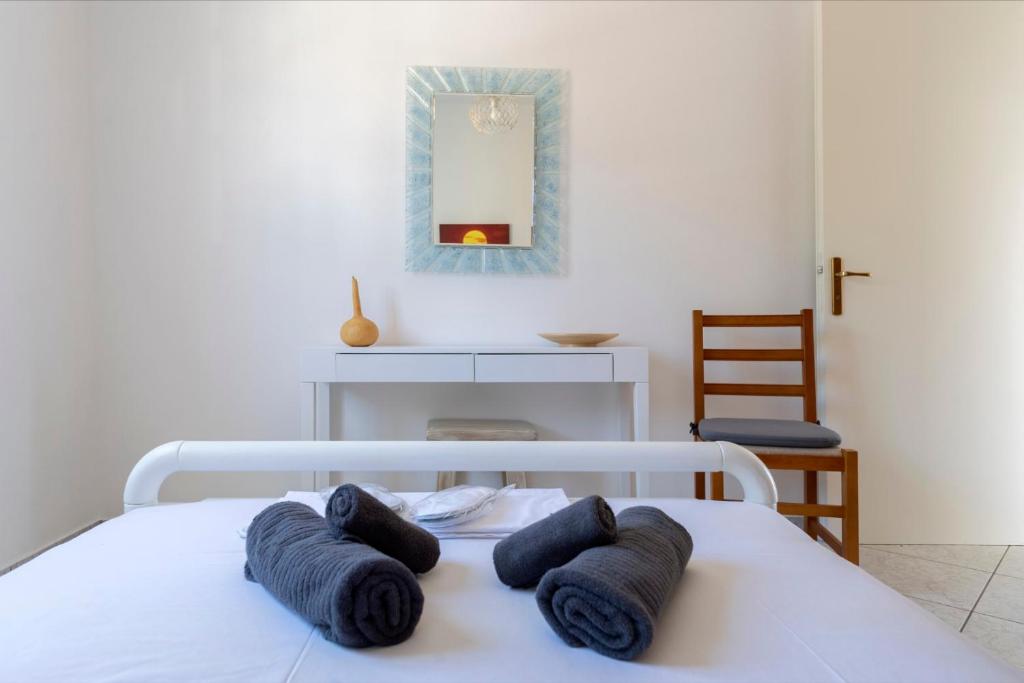 A bed or beds in a room at Panoramic View House