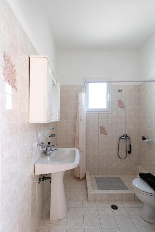 A bathroom at Panoramic View House