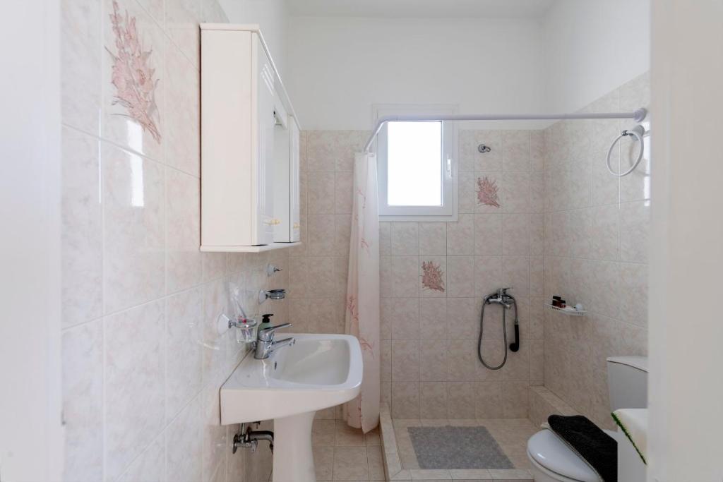 A bathroom at Panoramic View House