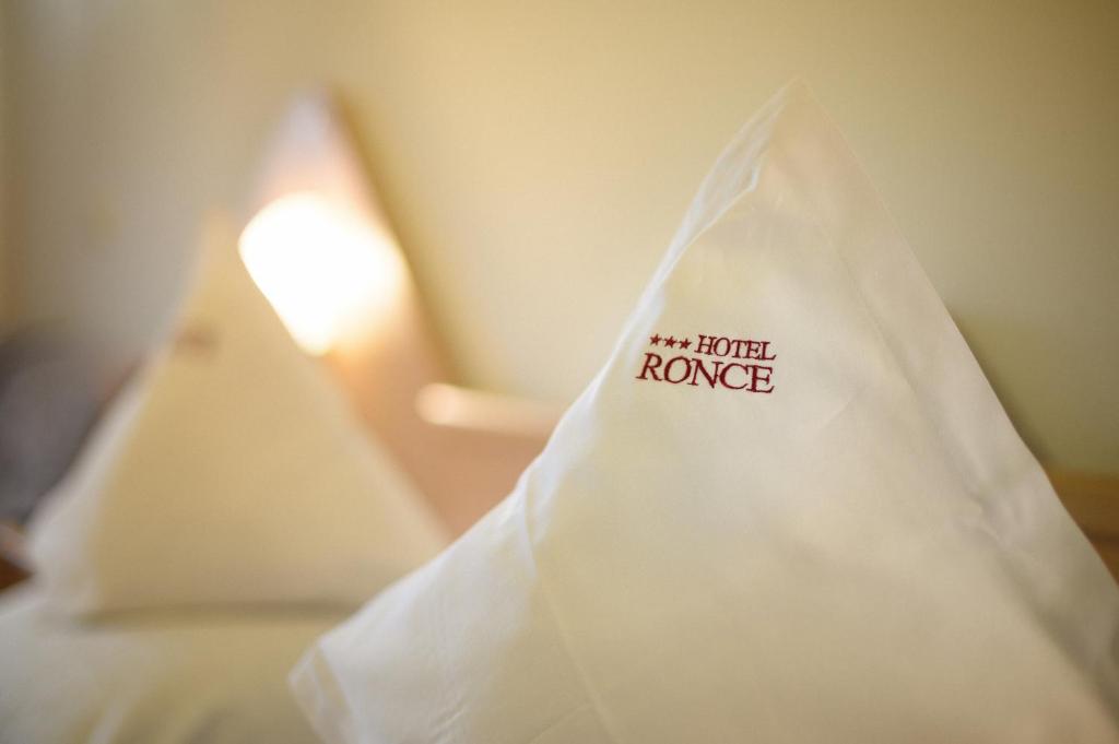 Postel nebo postele na pokoji v ubytování Hotel Ronce
