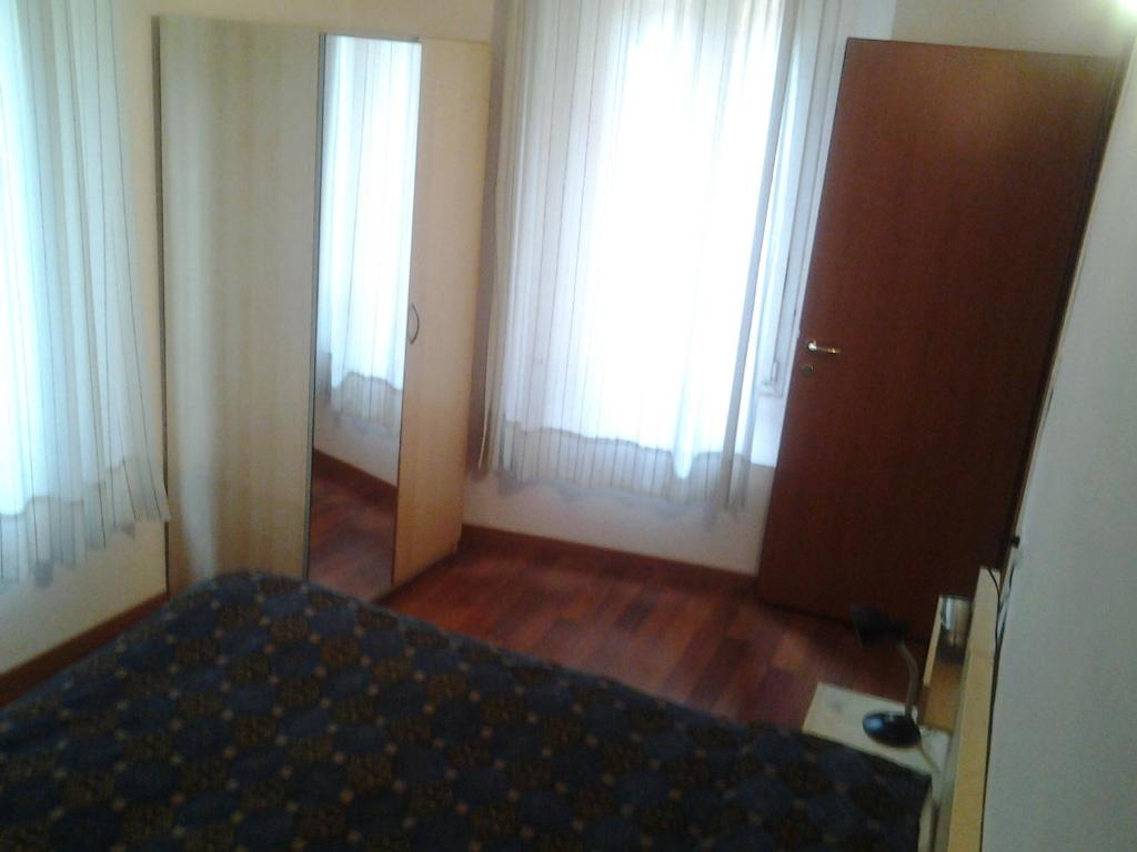 A bed or beds in a room at Hotel Perla