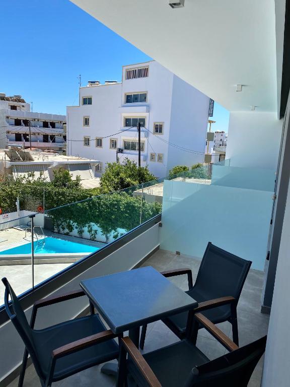 Bazén v ubytování Agrelli Hotel & Suites nebo v jeho okolí