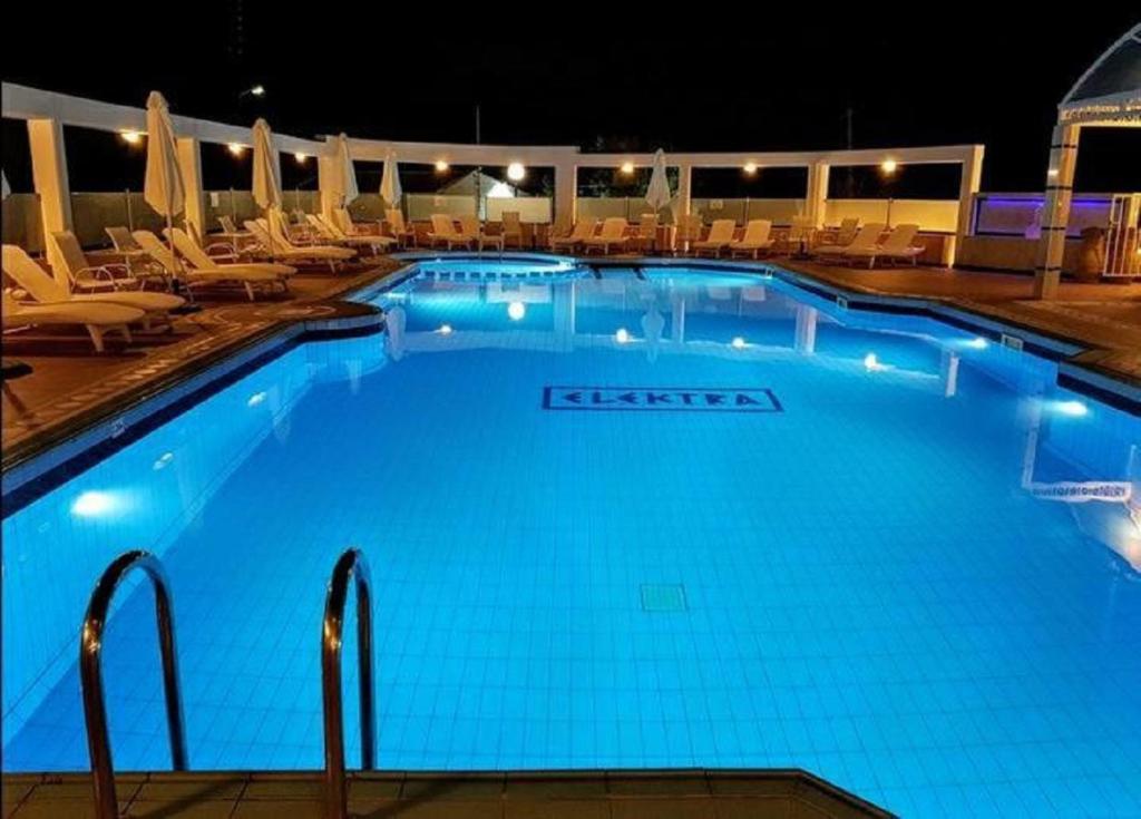 Het zwembad bij of vlak bij Elektra Beach Hotel