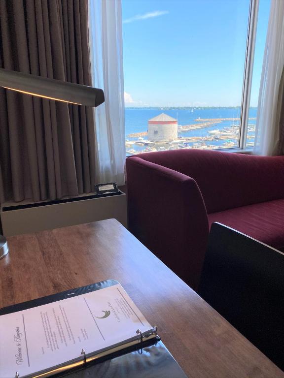 Un lugar para sentarse en Confederation Place Hotel